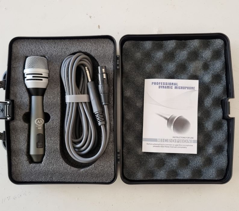 Mikrafon va distansonilar bor.