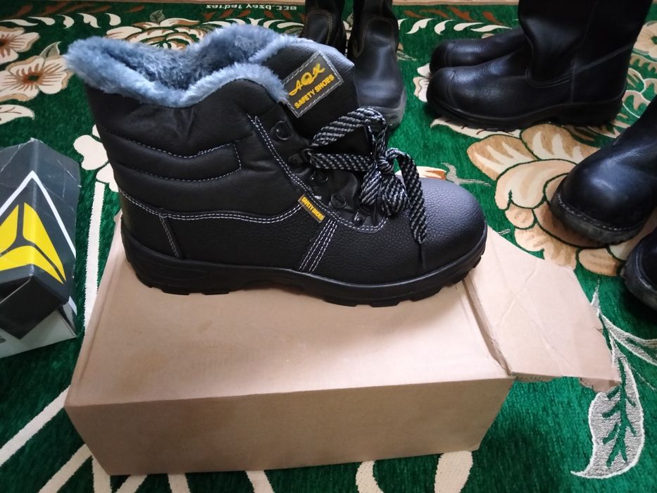 продам новый спец обувь размер 42 -43-44