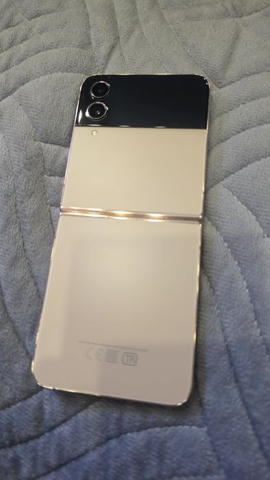 Samsung galaxy flip z4 256gb