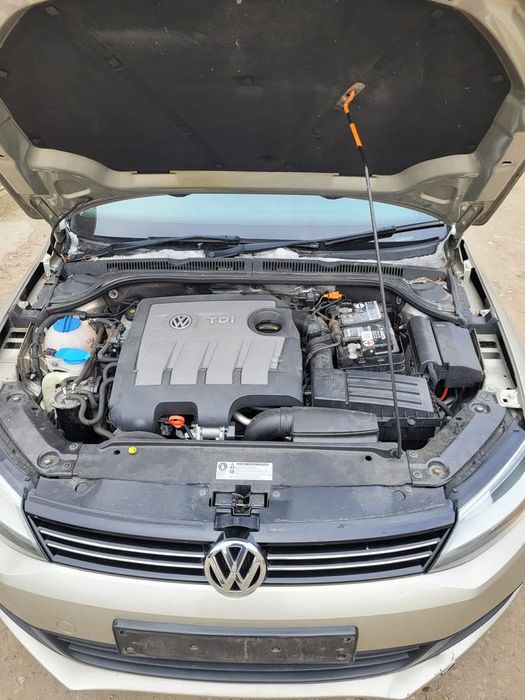 dezmembram volkswagen jetta 2014 bara fata/capota/ aripa / trager / fa