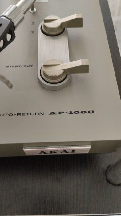 Стойка AKAI , проигрыватель, дека, усилитель тюнер