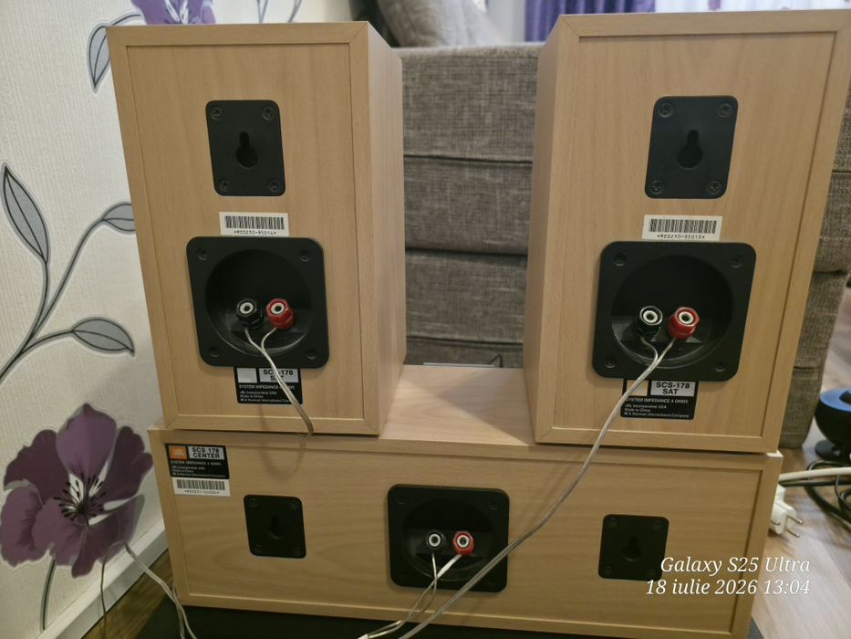 Yamaha SR-300 Receiver AV cu subwoofer integrat + 3 boxe JBL + telecomandă Logitech Harmony One (telecomanda gratuita)