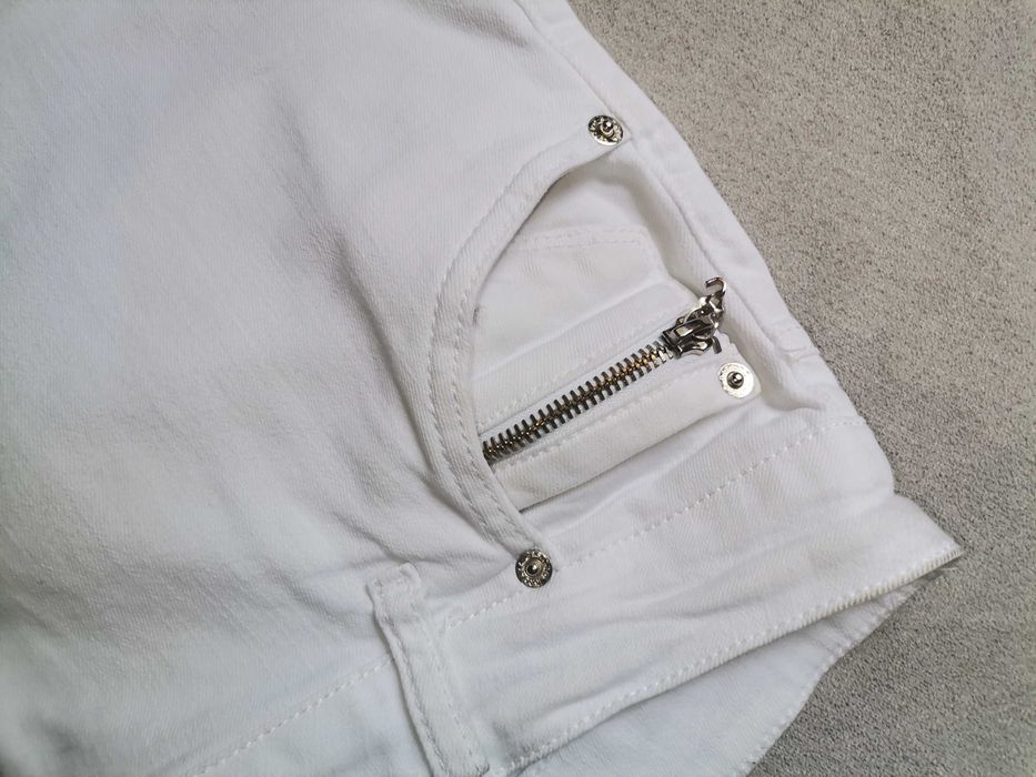 Чисто нови дънки N38/40.БЕли дънки М/L.20лв,.Джинси М/10лв.Перфектни!