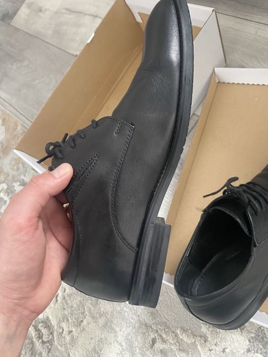Vând pantofi eleganti purtati cateva ore