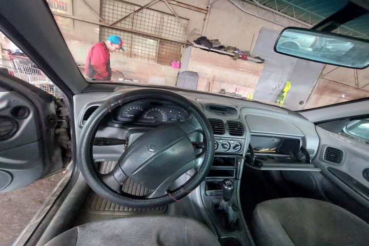 Buton avarie Renault Laguna prima generatie (facelift)