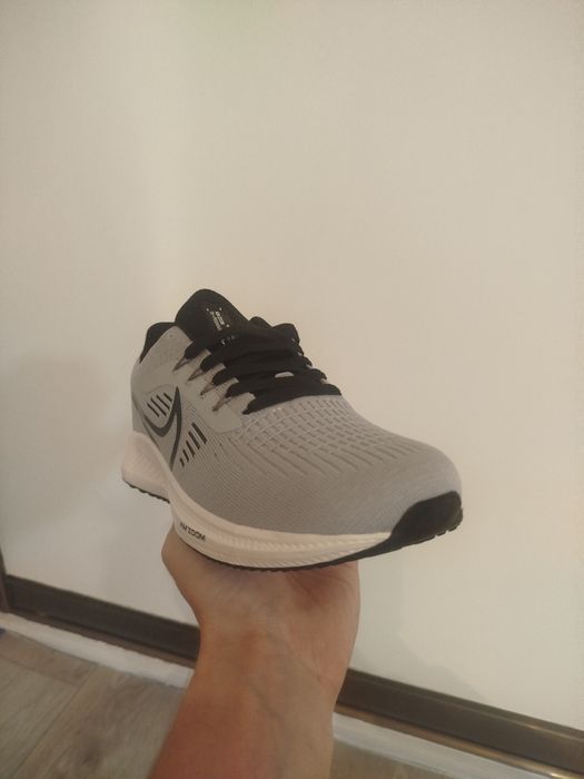 Кроссовки Nike 42 размер