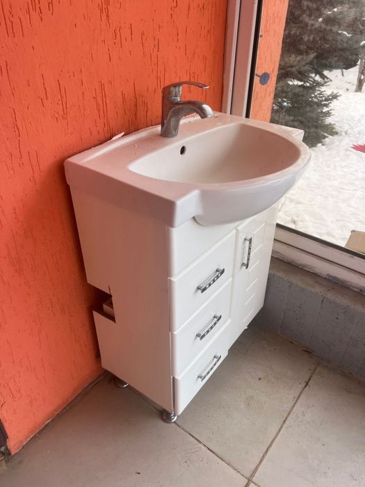 Мойка со смесителем и тумбой