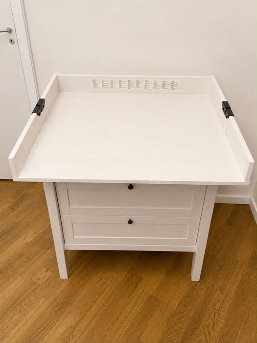 Comodă IKEA SUNDVIK cu masă de înfășat, stare impecabilă