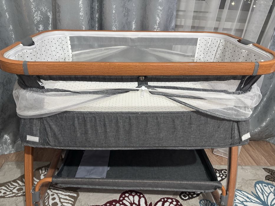 Манеж на колёсиках вместе с коконом