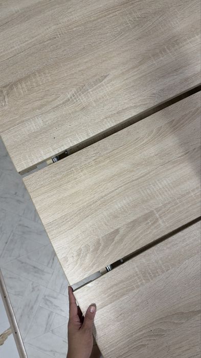 Продам стол раздвижной и 3-4 стула