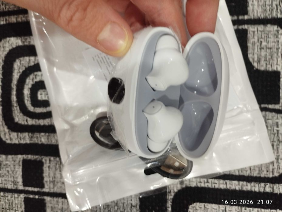 Блютуз наушники новые 2500 продам