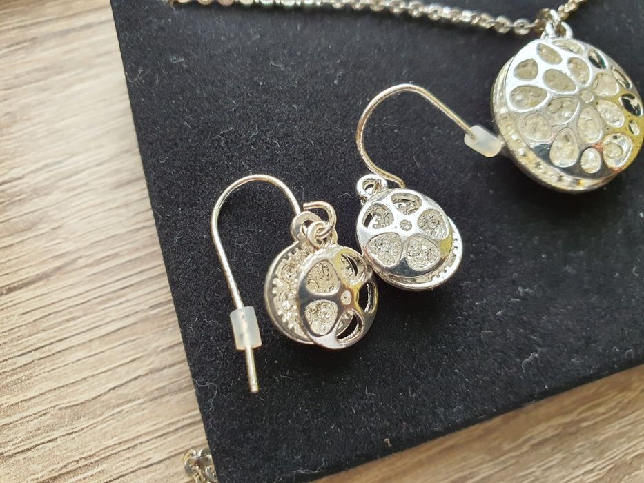 Комплект обици и колие от Avon