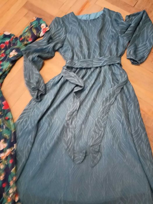 две красиви рокли