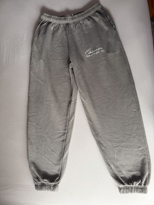 Чисто нов, бежов анцуг с ластик и бродерия Pull&Bear