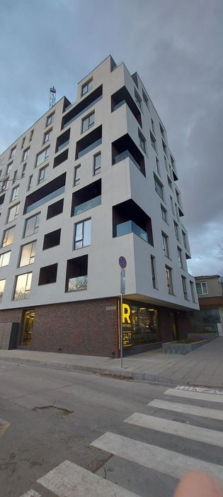 Двустаен в центъра   ул.Парижка комунадългосрочно