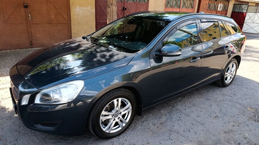 Vând Volvo V60 - 1,6 D, eDrive