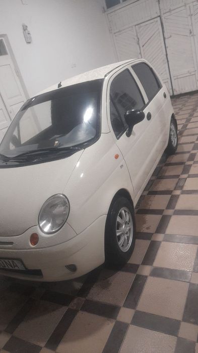 Juda yaxshi haydalgan moshina