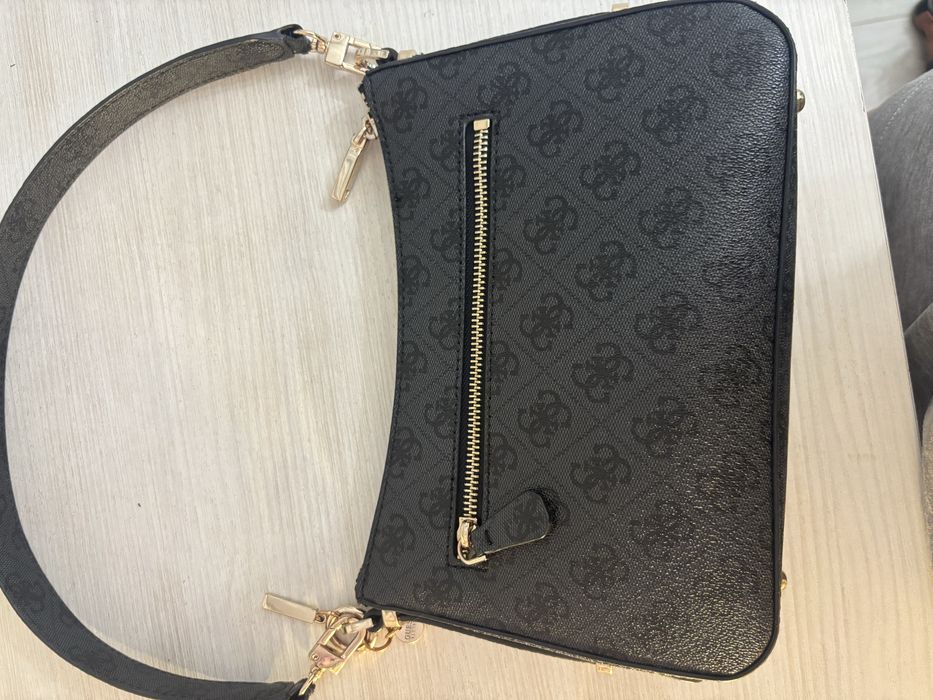 Черна чанта guess