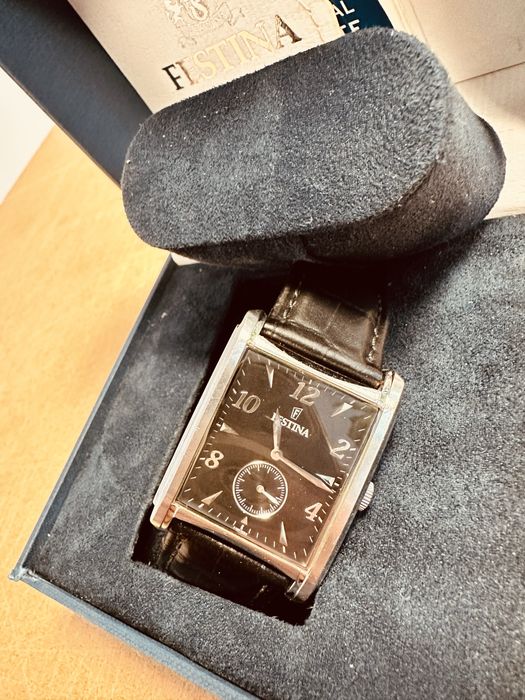 Мъжки часовник Festina с кутия и документи