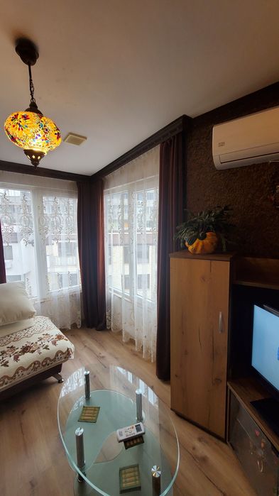 Тристаен апартамент под наем до ВИНС -700 €.