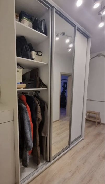 Шкаы купе белый с полкой