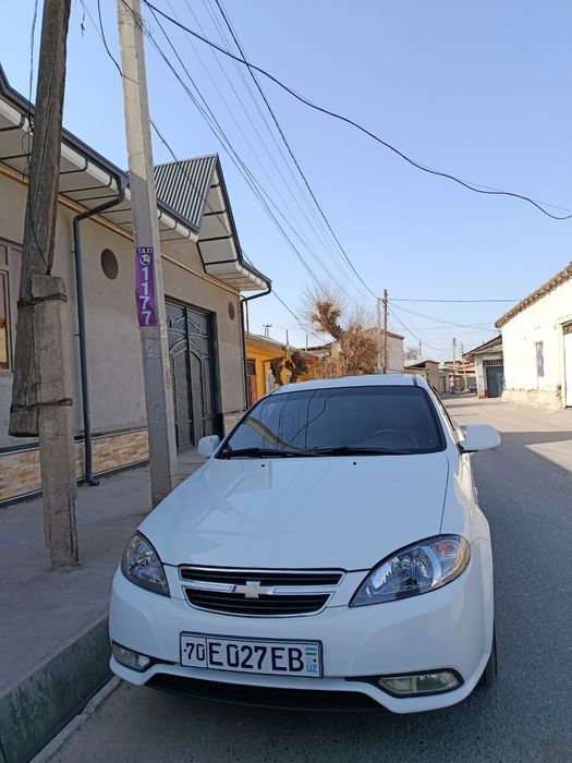 Jentra 3-pozitsa oq rangda aftamat