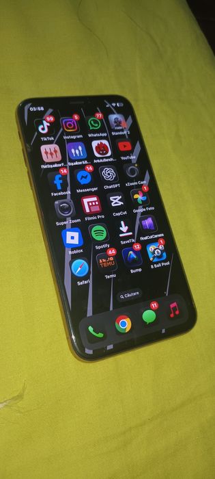 Vand iPhone xs împreună cu hp MacBook