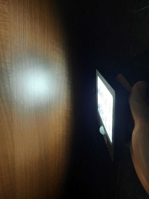 Lampa solara led cu telecomanda incarcare solara plus incarcare priza