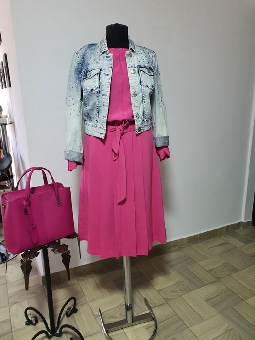 Rochie superba cu pliuri elegante, cordon in talie;