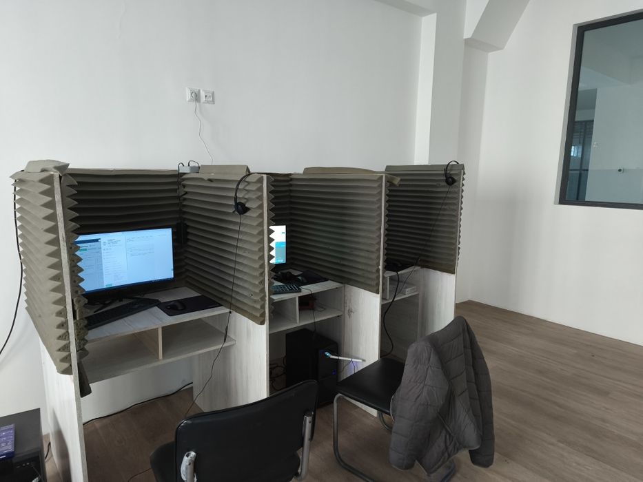 Звукоизолированные рабочие места — 3 кабины для интернет-кафе