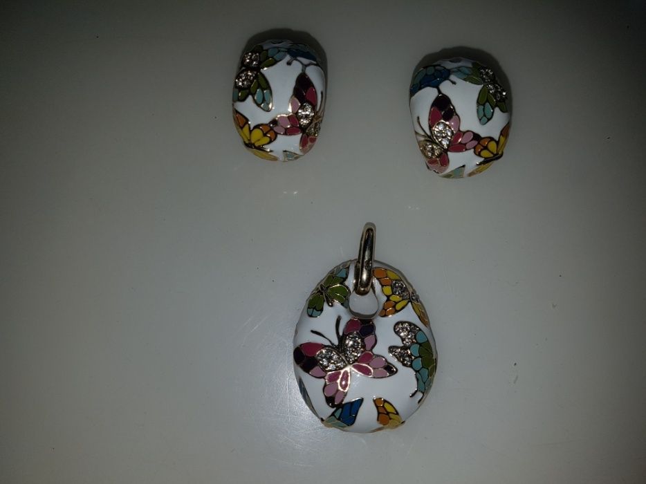 Кулон и серьги позолоченные, покрытые  эмалью