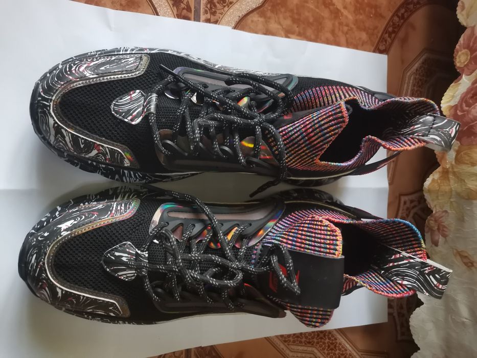 Adidași moderni ușori