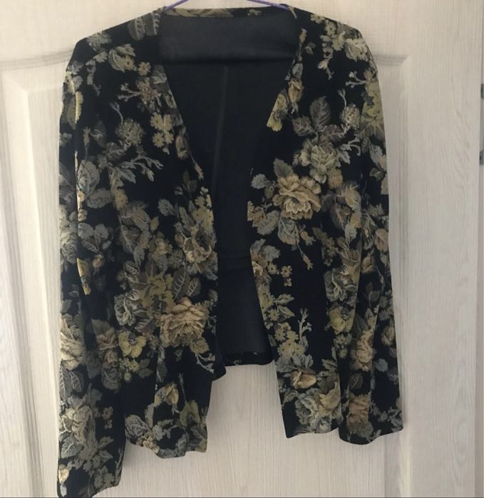 Костюмы и пиджаки