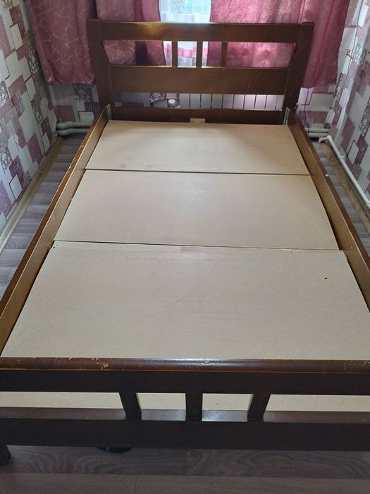 Кровать с матрасом