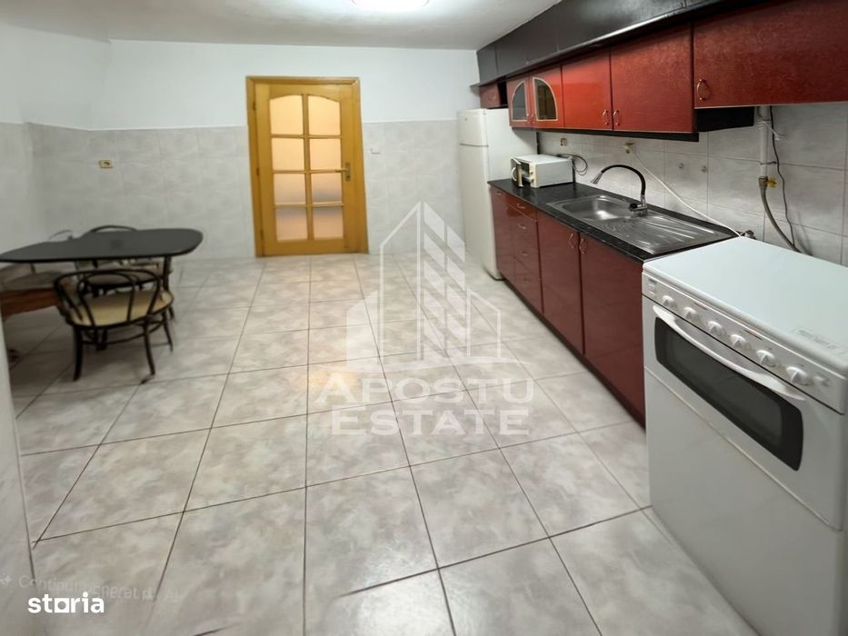 Apartament 3 camere, zona Boul Rosu