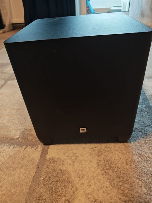 Vând subwoofer JBL .