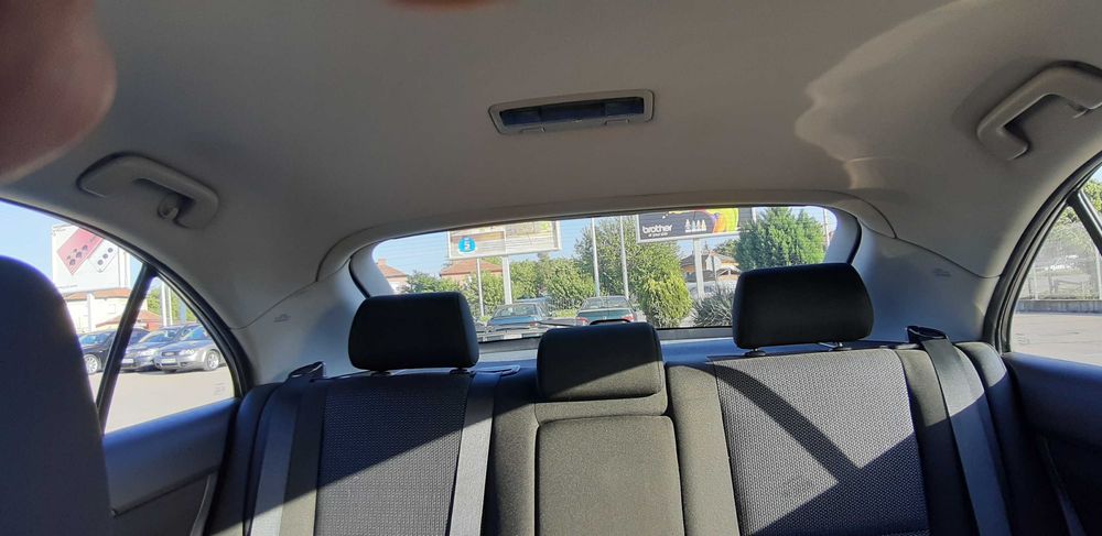 Продавам Тойота Авенсис