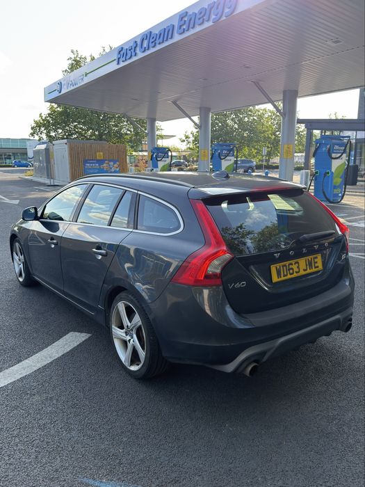 VOLVO V60 R design 1.6 Diesel volan pe dreapta