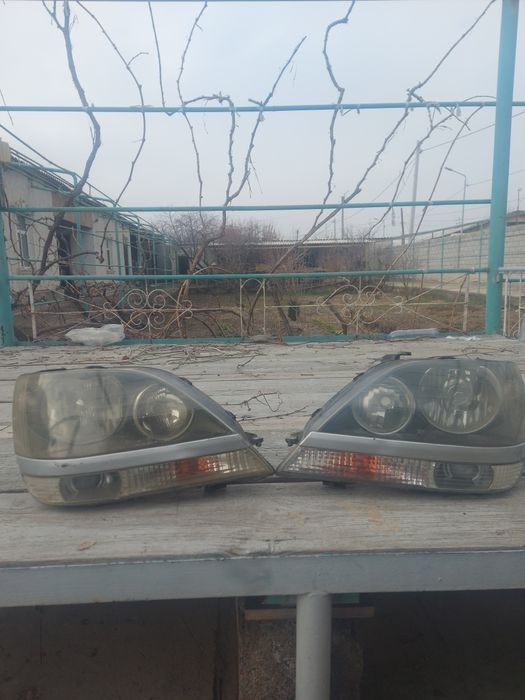 Передные фары Лексуса