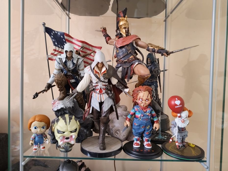 Продавам колекционерски фигури.