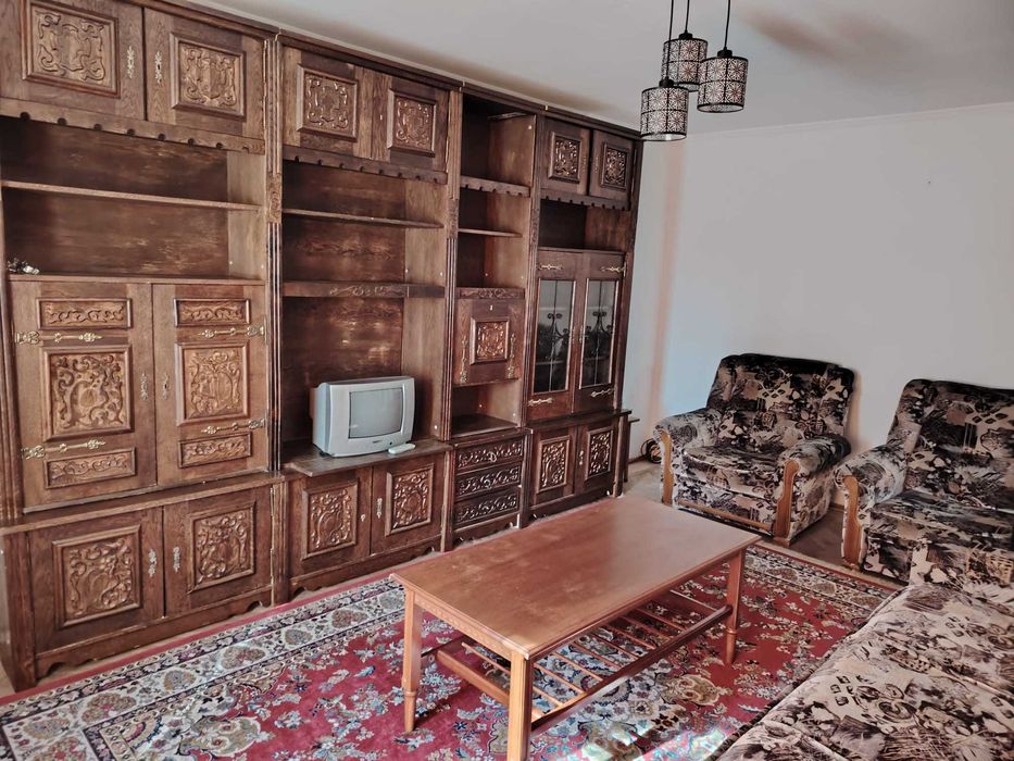 Închiriez apartament 3 camere