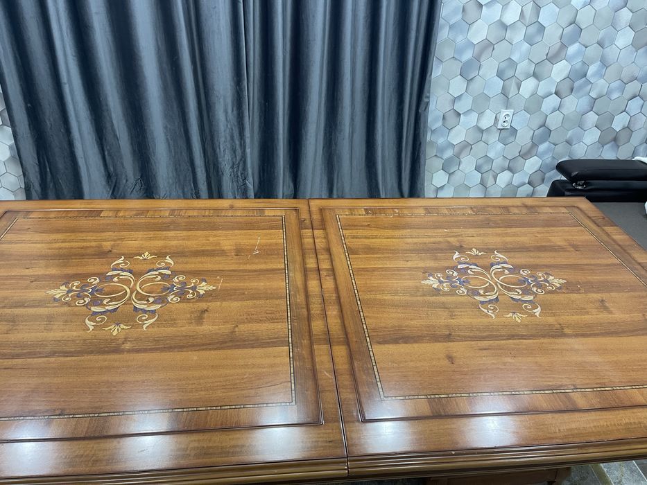 Стол в гостиную и сервант