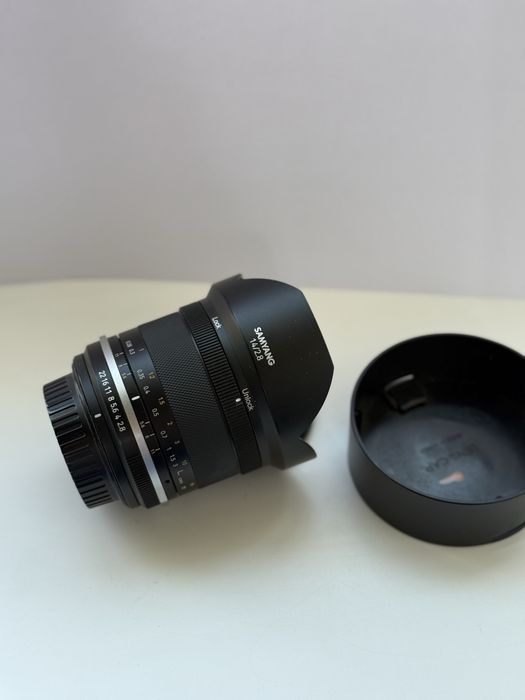 Samyang obektiv.     14 mm