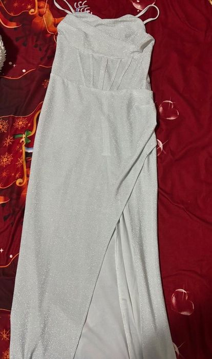 Rochie de seara cu decolteu eleganta