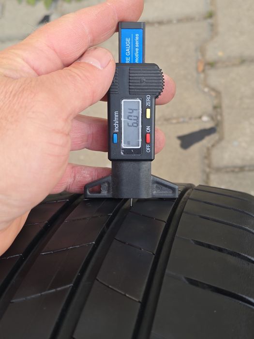 225 40 19  Bridgestone