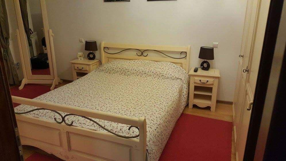 Inchiriez pe termen lung casa de vacanta la Predeal