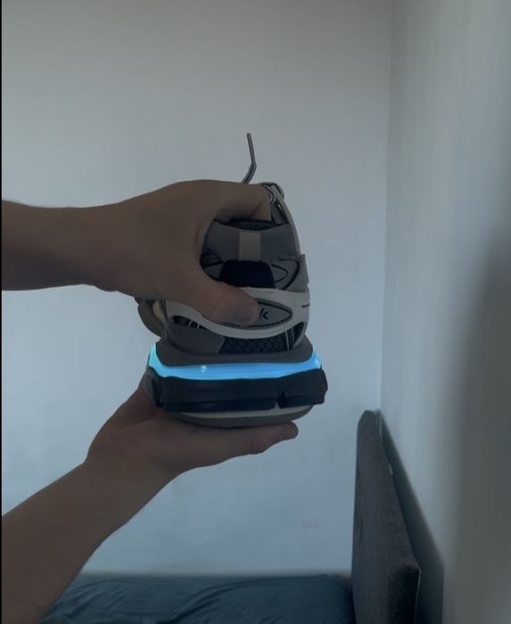 Чисто нови лед  баленсиага трак/ led balenciaga track