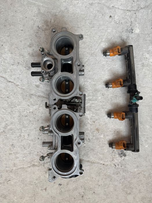 Дросели с инжектори за Honda CBF 600