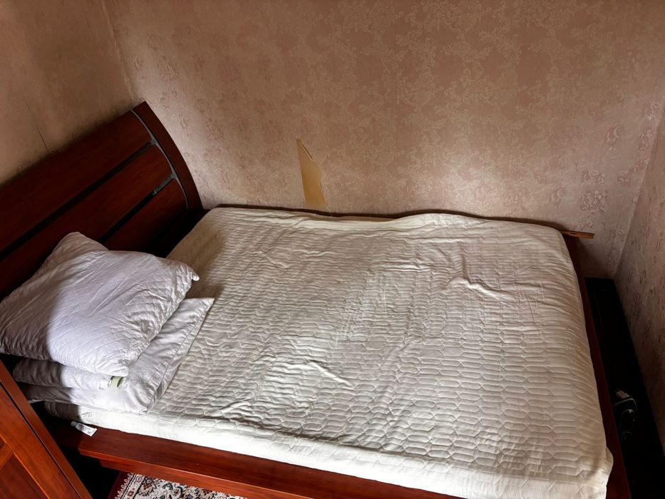 Продается спальный гарнитур