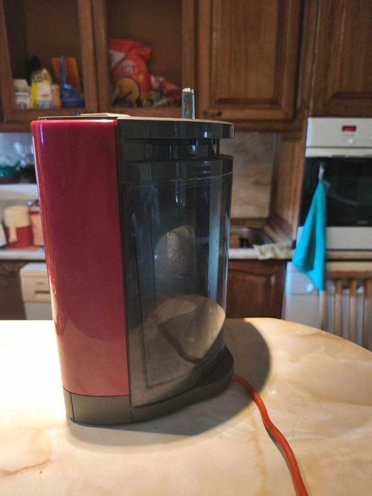 Продавам кафе машина "Dolce gusto" с дозетки почти нова!